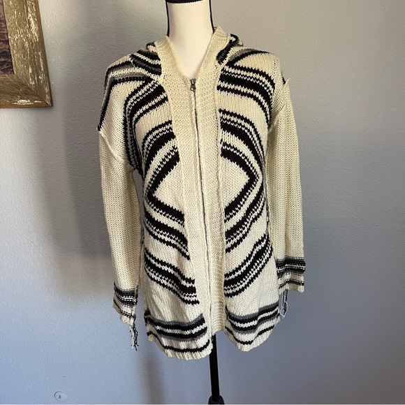 Soft Zip Boho Fringe Aztec/Southwest Print Sweater - Picture 1 of 8